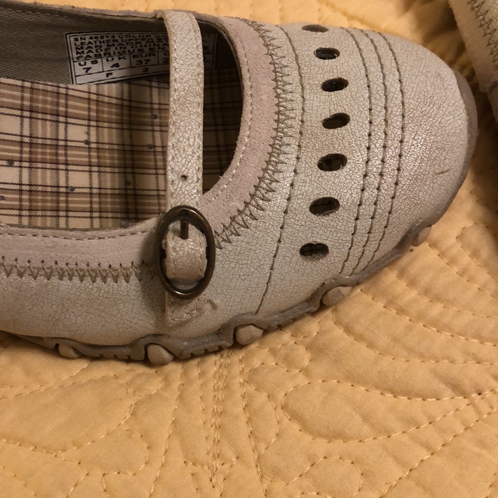 Off white leather Skechers flats, size 7 - Picture 3 of 5